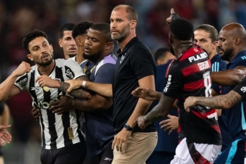 Classico Carioca entre Flamengo e Botafogo Termina em Confusão Generalizada com Pancadaria e Expulsões